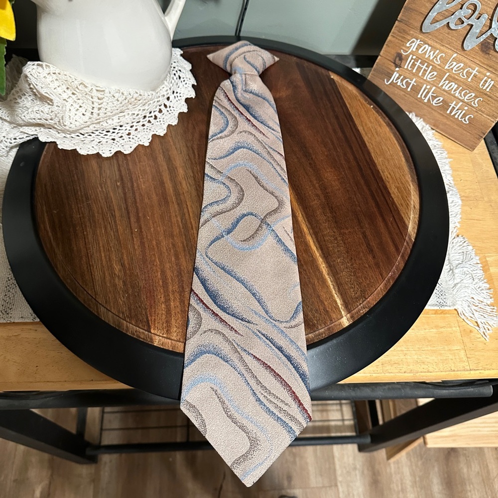 3/$10 Vintage 70s Story Cravato Elegant Beige and Blue Patterned clip on Tie